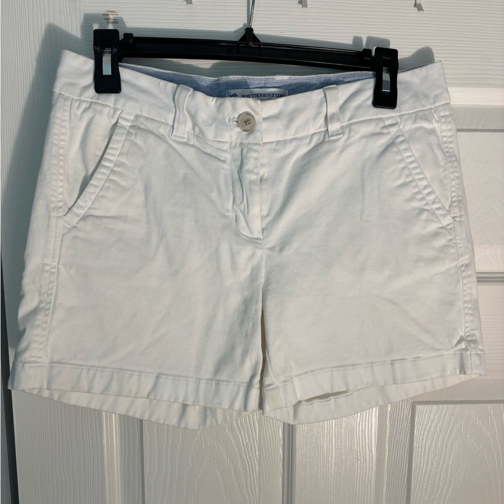 Southern tide white shorts. Small flaw on the back